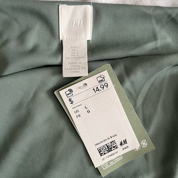 NWT H&M green dress, slit on the side, size medium (M) - Picture 4 of 4